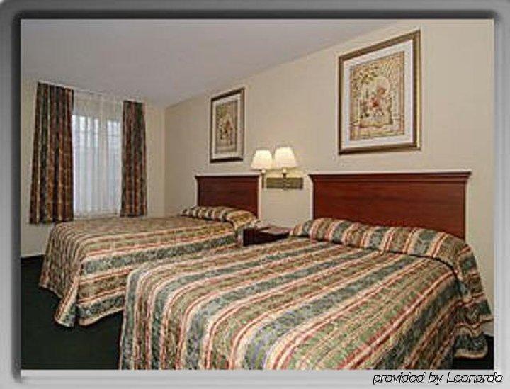 Tower Inn And Suites Of Guilford / Madison Szoba fotó