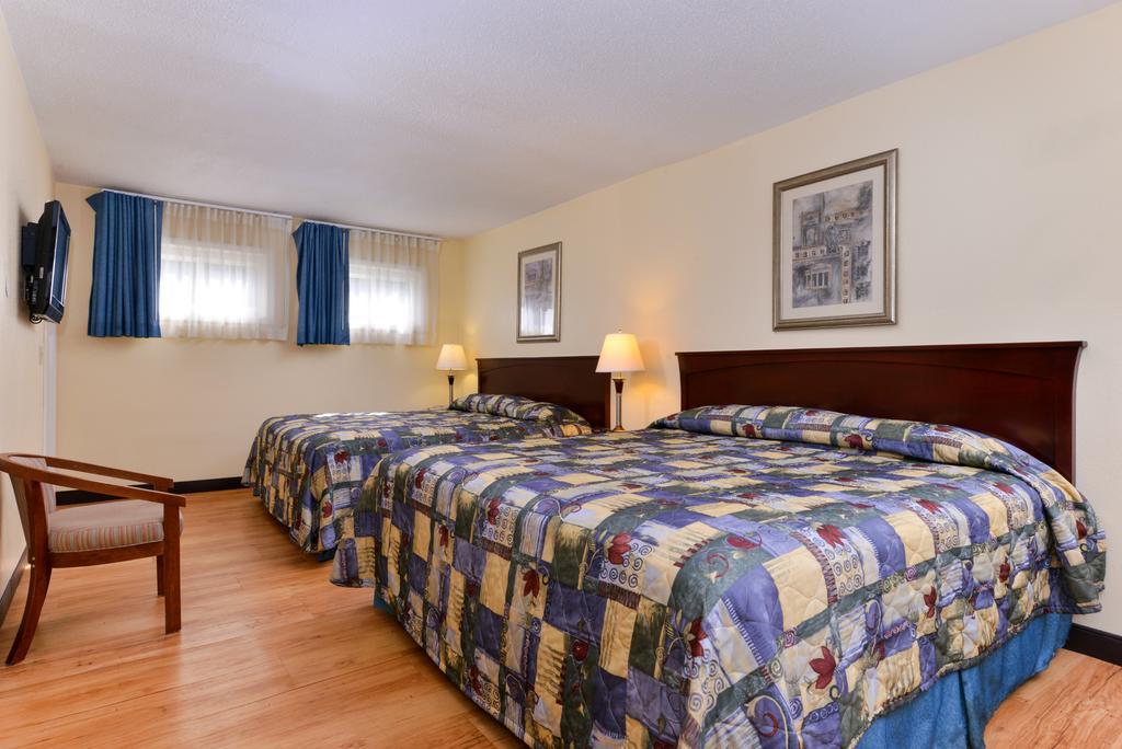 Tower Inn And Suites Of Guilford / Madison Kültér fotó