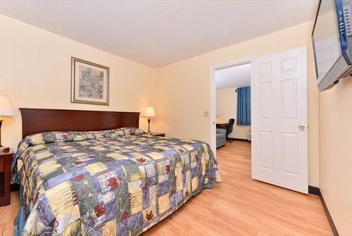 Tower Inn And Suites Of Guilford / Madison Kültér fotó